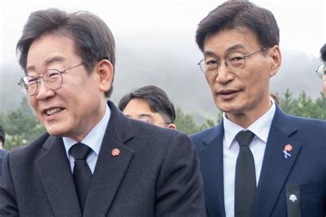 Man who stabbed South Korea opposition leader gets 15 years in .
